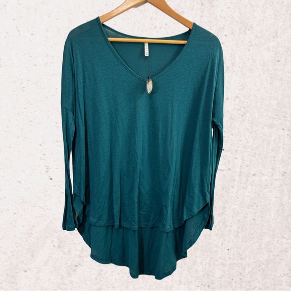 Z Supply Green and Blue Asymmetrical 3/4 Sleeve Blouse - Picture 1 of 4